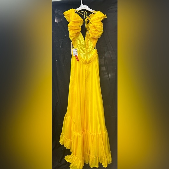 Mac Duggal 67911 Size 8 RUFFLE TIERED CUT-OUT CHIFFON GOWN - Picture 5 of 7